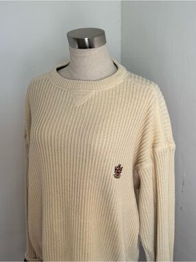 Vintage Preppy Cream Crewneck Sweater with Embroidered Crest